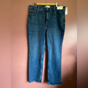 NWT Abercrombie & Fitch ultra high rise ankle
Straight jeans 16/33